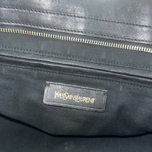 YSL Large Cabas Chyc in Black Leather w Gold Y Hardware - Picture 5 of 8